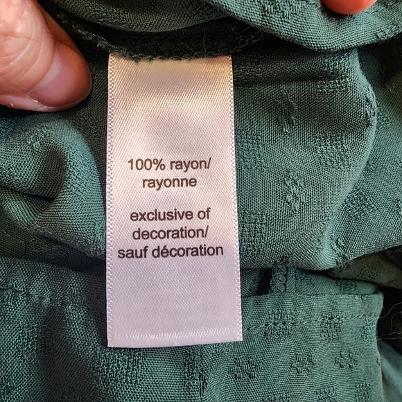 3/$25 Maurices Keyhole Neck Tunic Emerald Blouse - Small - Picture 7 of 8